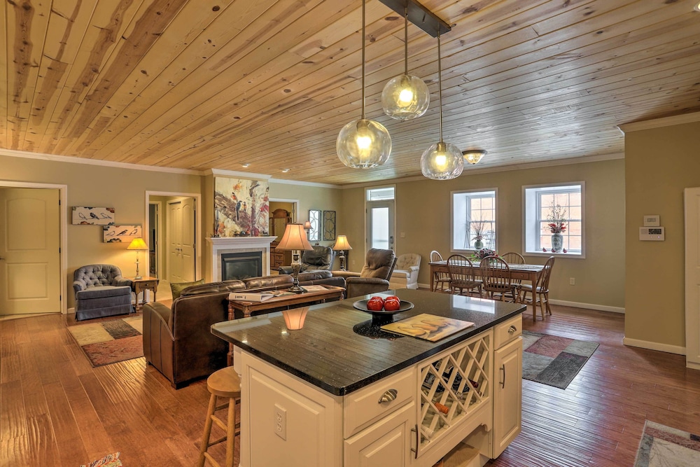 Cheerful Tiffin Digs in the Heart of Downtown — hotel in Tiffin