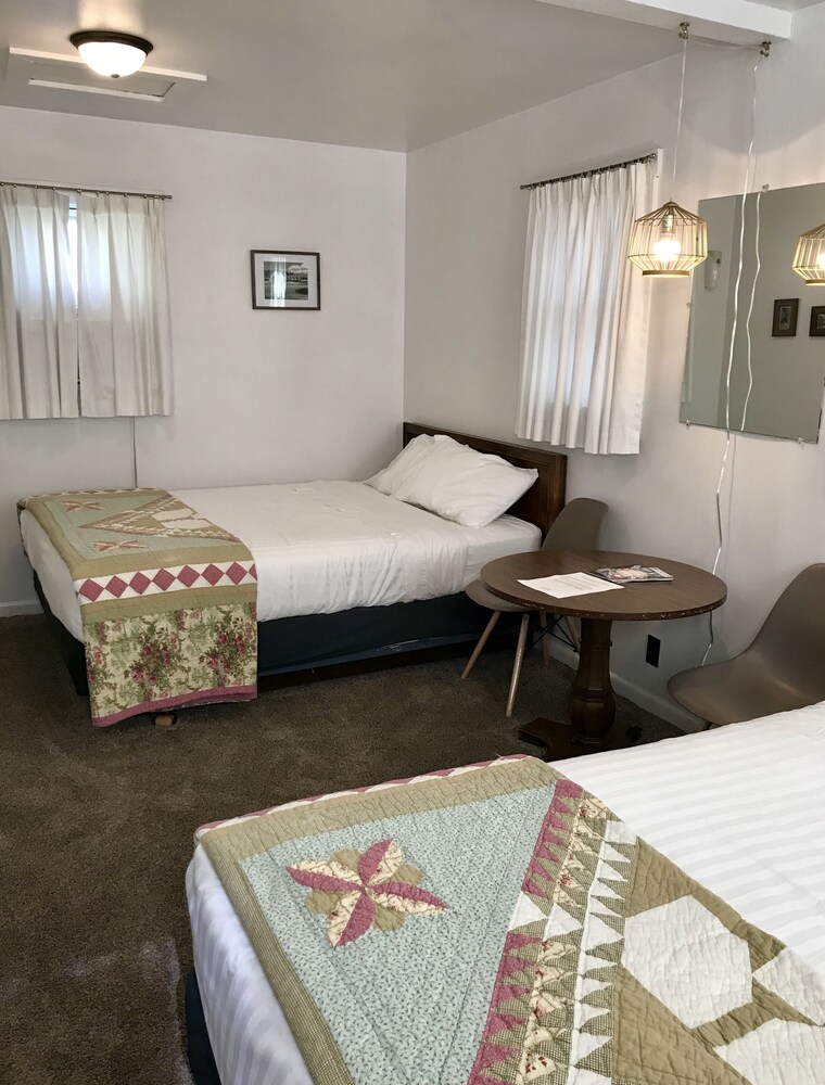 Chalet Motel - photo 10
