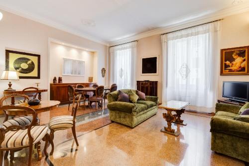 Roma Retro Apartment St. Peter Vatican — 4-Star Luxury Hotel in Rome, Italy