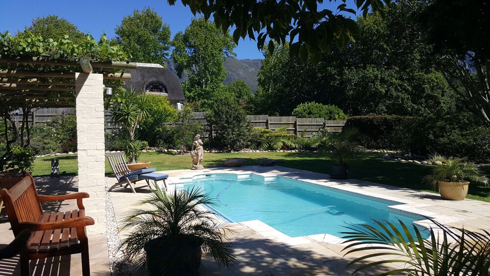 Riverside Cottages B&B — 4-Star Luxury Hotel in Cape Town, South Africa