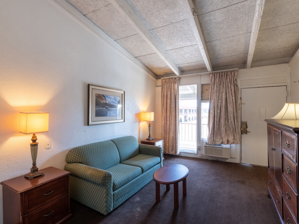 Hotel Bay City TX 35 - photo 2