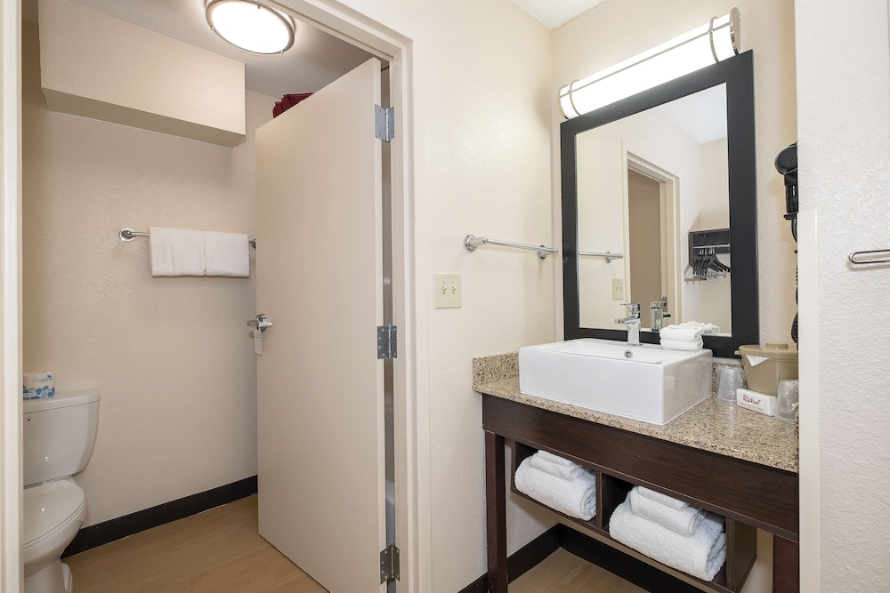 Red Roof Inn PLUS Jacksonville Southpoint - photo 30