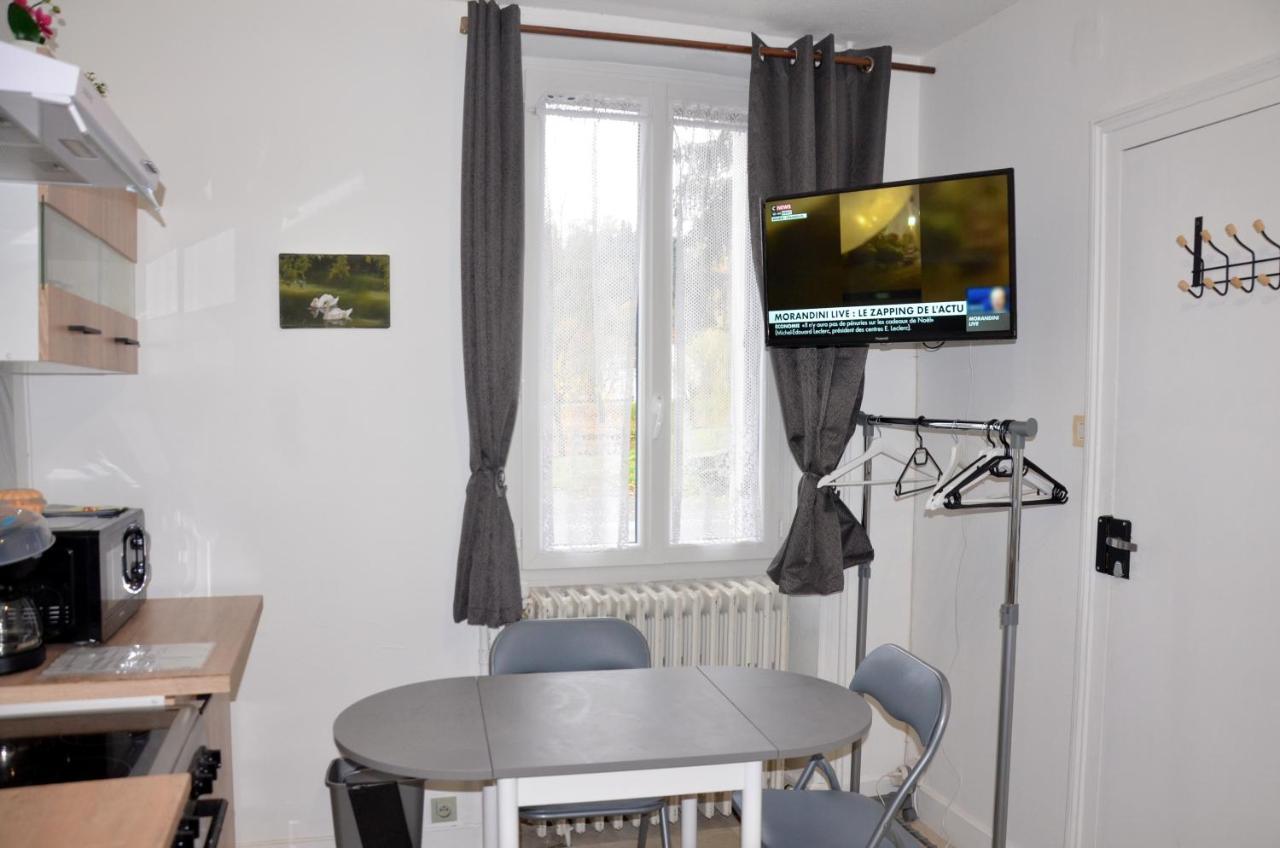 Studio Au Bord de L'eau 2 — hotel in Chambon-Sur-Voueize