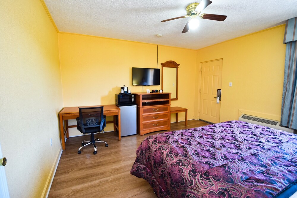 Economy Inn Beebe - photo 13