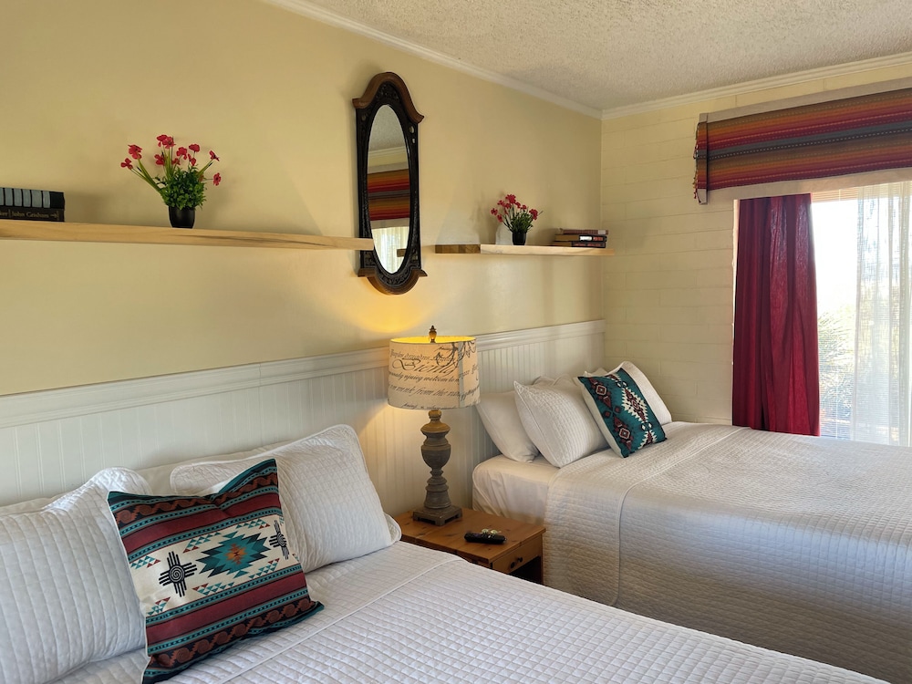 Hilltop Tavern and Inn - photo 8