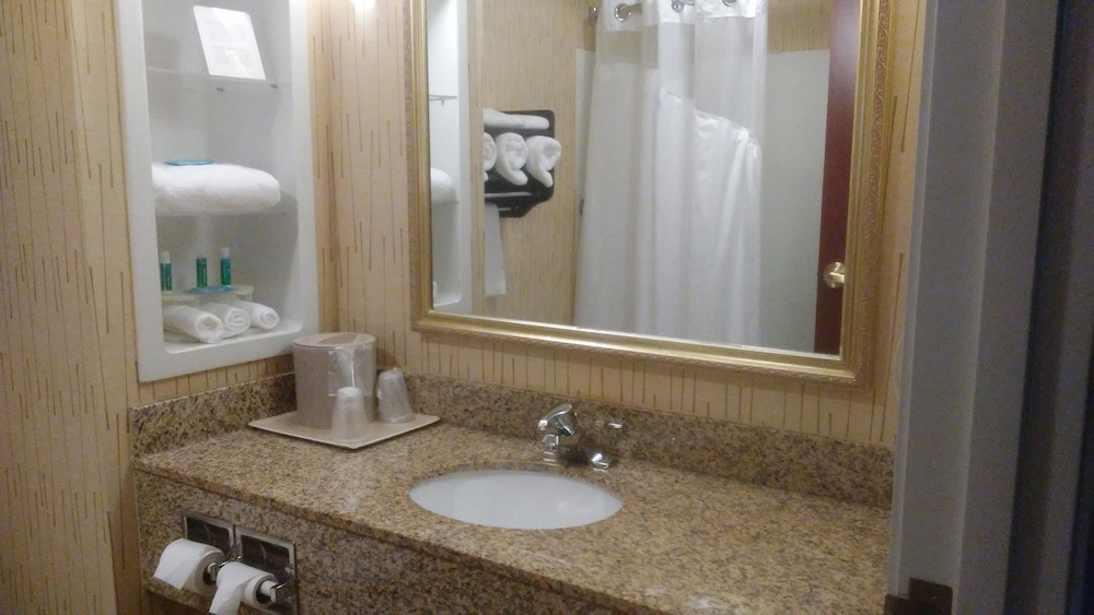 Holiday Inn Express Hotel & Suites Manchester Airport by IHG - photo 32