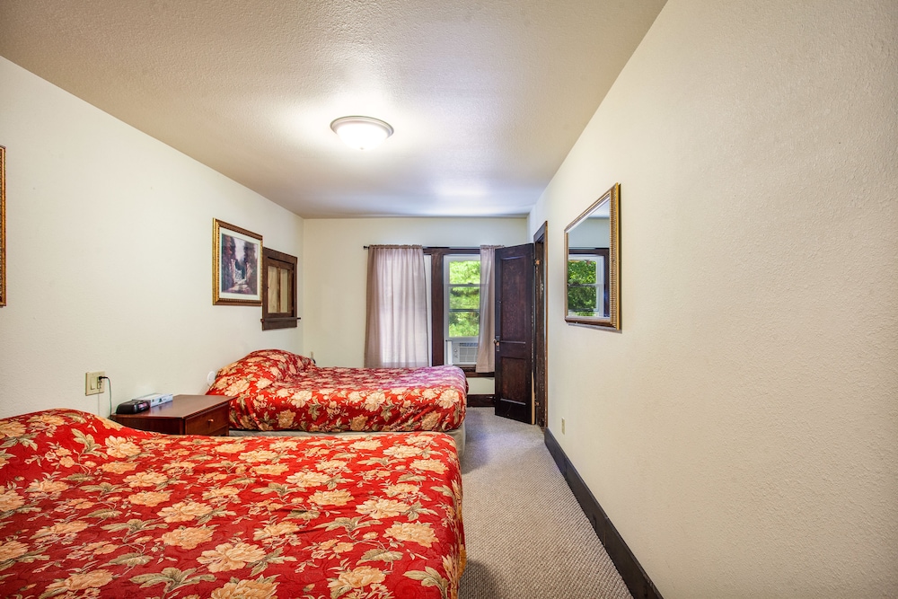Birchcliff Resort - photo 12