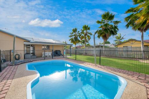 Entire Family Home with private pool — 4-Star Luxury Hotel in Townsville, Australia