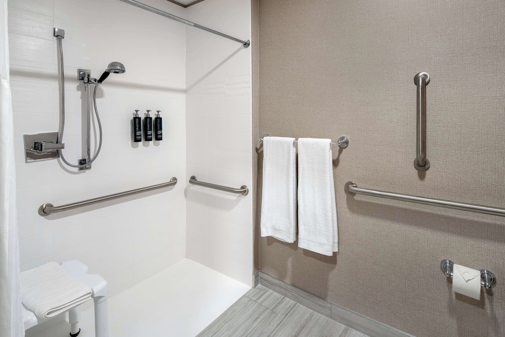 DoubleTree Suites by Hilton Hotel Mt. Laurel - photo 23