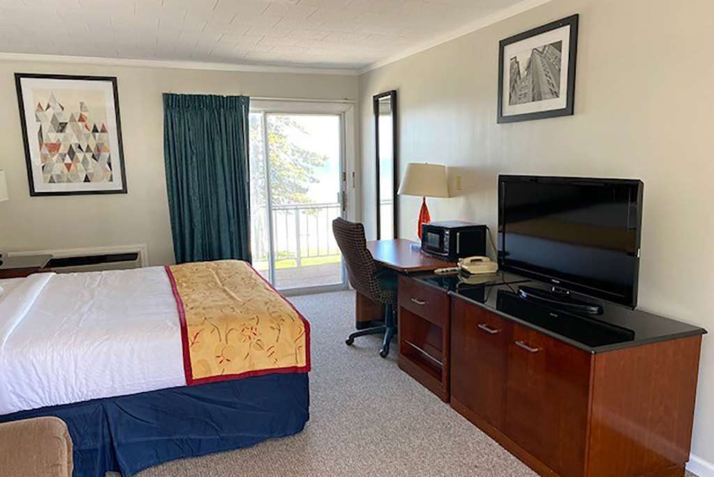 Days Inn & Suites by Wyndham St. Ignace Lakefront - photo 26