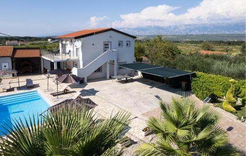 Four Bedroom Holiday Home In Islam Latinski — 4-Star Luxury Hotel in Posedarje, Croatia