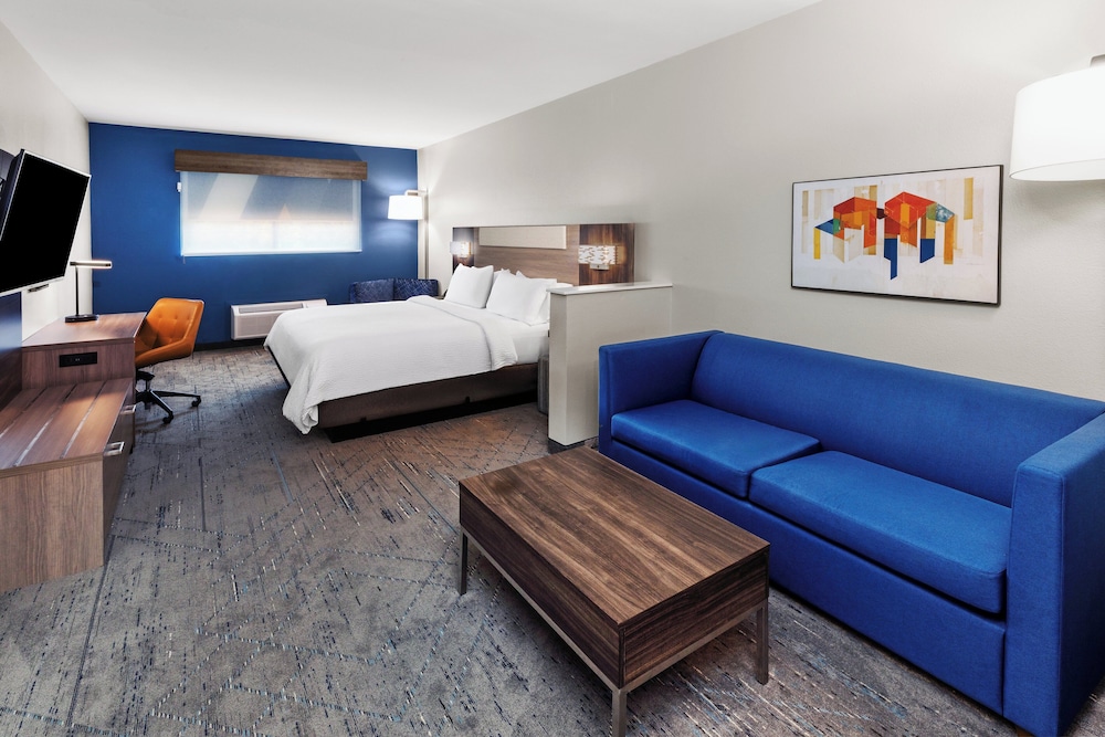 Holiday Inn Express and Suites Henderson by IHG - photo 17