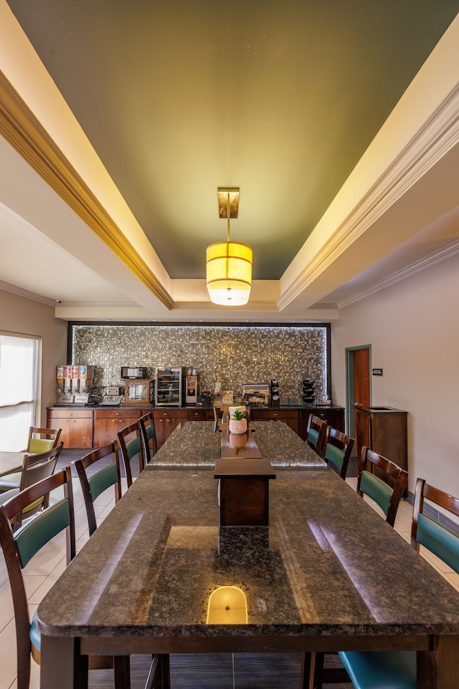 Best Western Elkhart Inn & Suites - photo 28