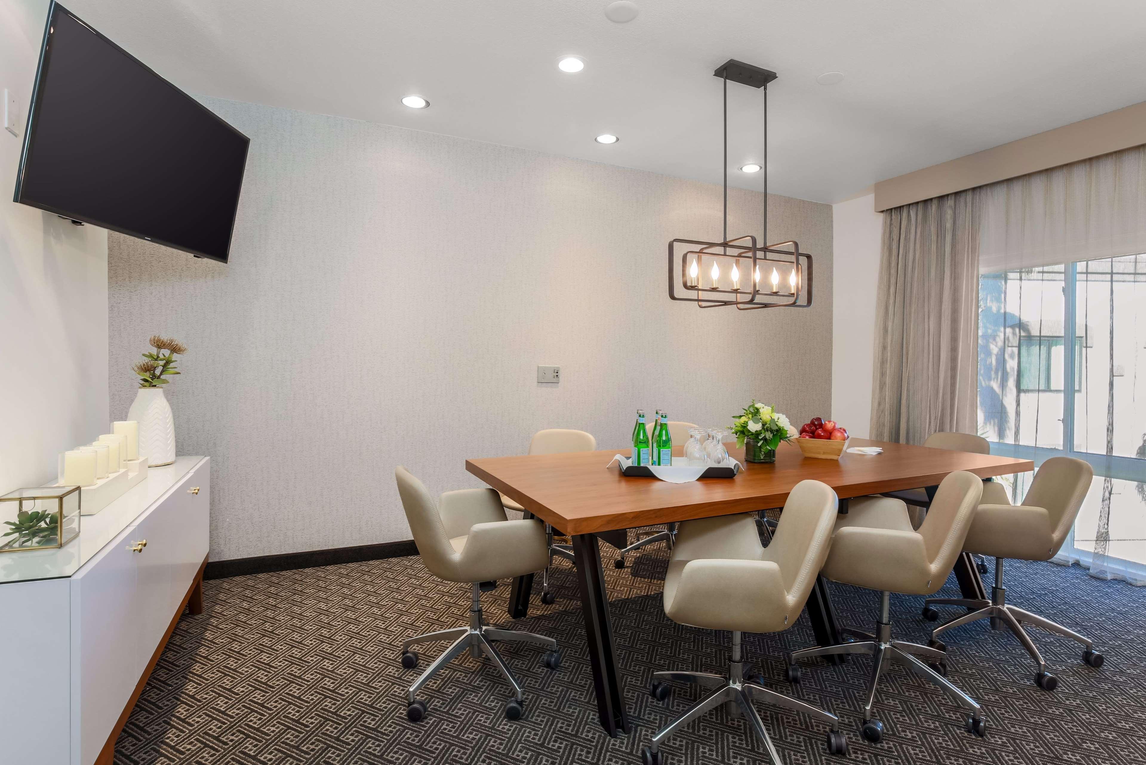 DoubleTree Suites by Hilton Sacramento Rancho Cordova - photo 36