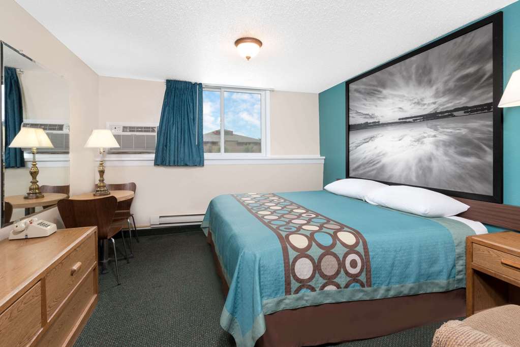 Super 8 by Wyndham Huron - photo 9