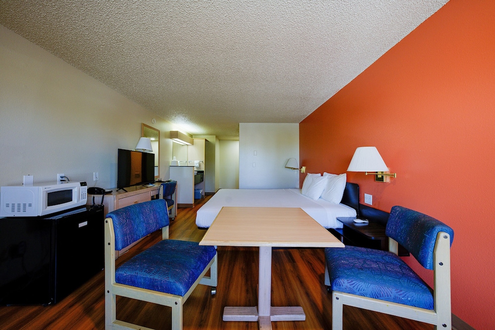 Hermiston Inn & Suites - photo 18
