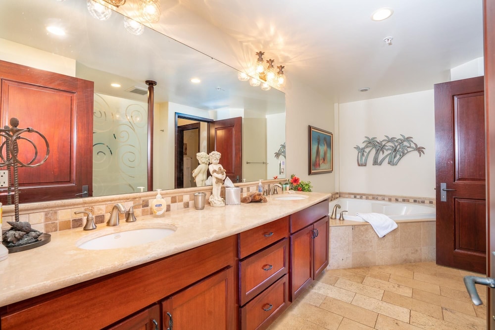 Waipouli Beach Resort E 406 - photo 16