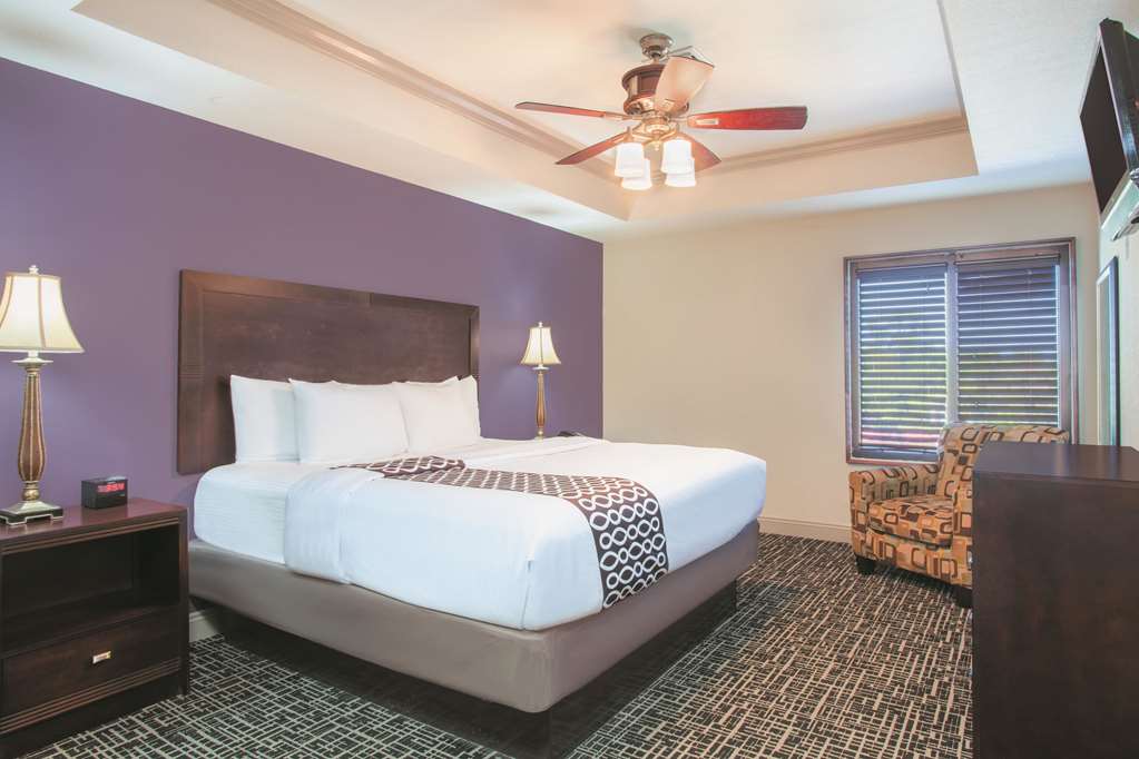La Quinta Inn & Suites by Wyndham Fort Walton Beach - photo 25