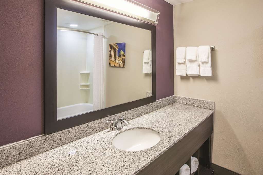 La Quinta Inn & Suites by Wyndham Mechanicsburg Harrisburg - photo 15