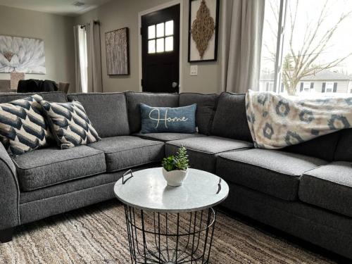 956 Olympia Drive Brand New Mason Home with Luxurious Finishes — 4-Star Luxury Hotel in Mason, United States