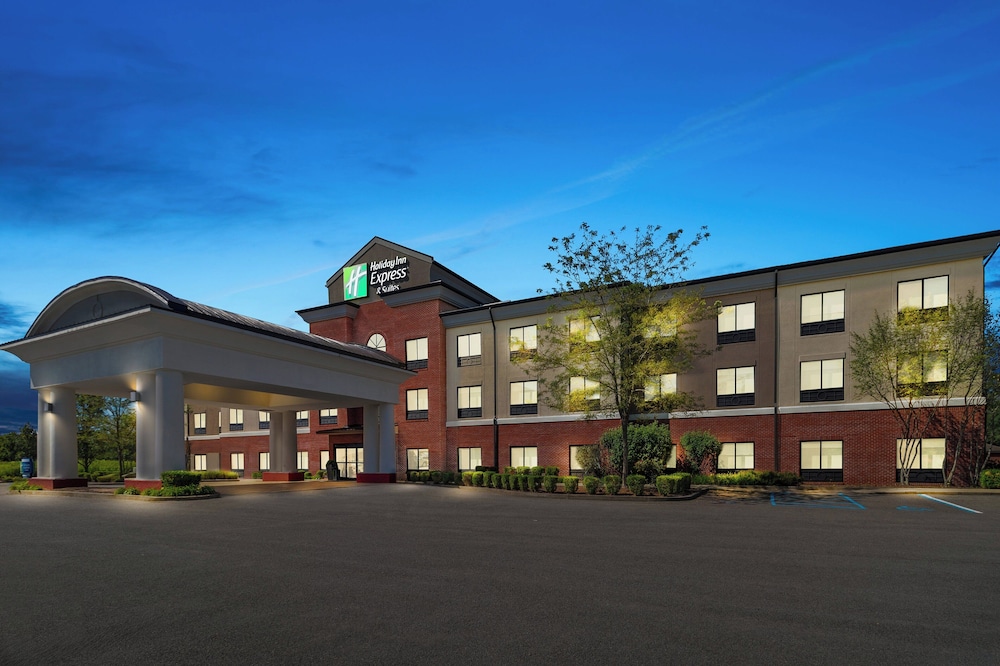 Holiday Inn Express and Suites Fairmont by IHG - photo 65