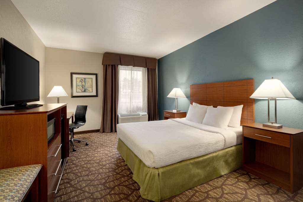 AmericInn by Wyndham Grand Rapids Airport North - photo 16