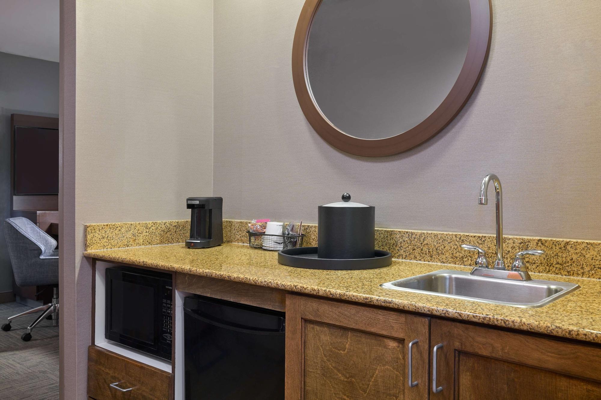 Hampton Inn & Suites Providence Smithfield - photo 28