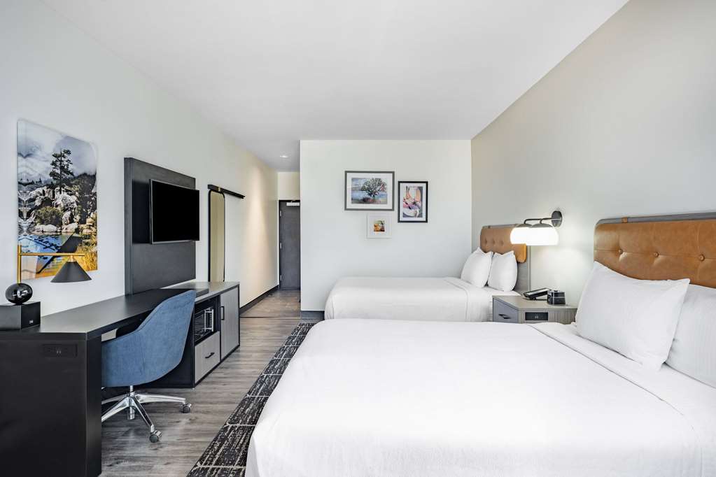La Quinta Inn & Suites by Wyndham Yucaipa - photo 8