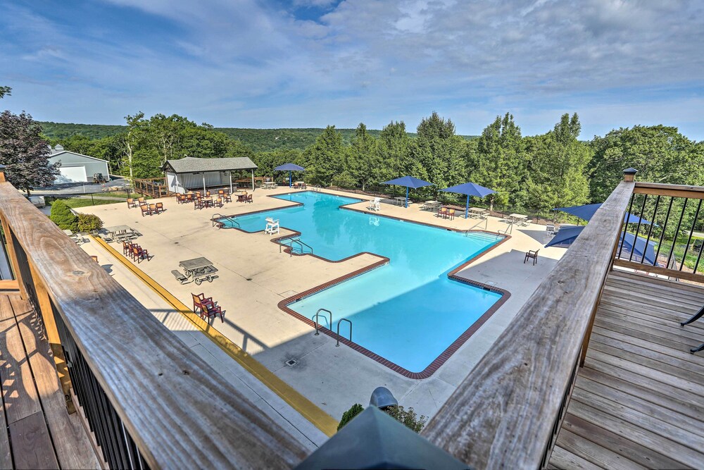 Deck Fire Pit And Pool Access at Poconos Retreat - photo 27