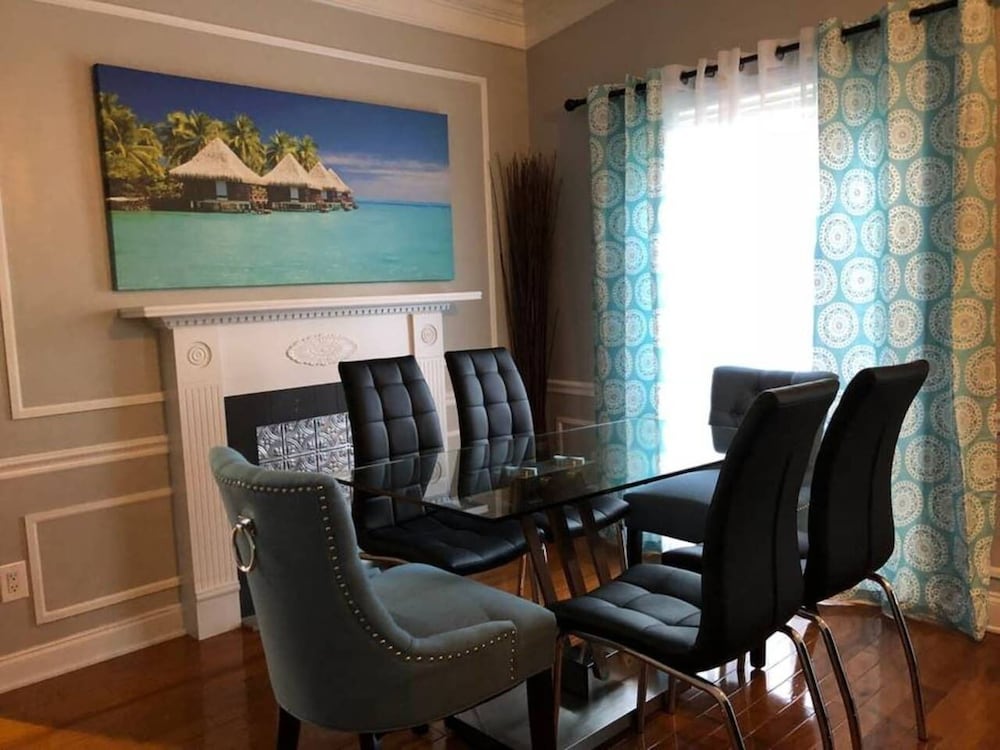 6149 Sandcrest Next TO Universal. 8 Beds. Pool. Very Clean - photo 5