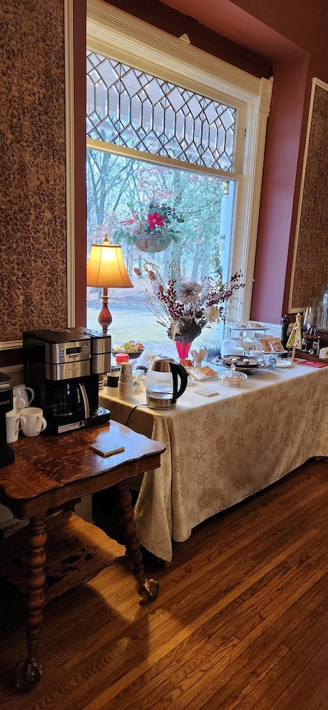 Oaklawn Inn Llc - photo 57
