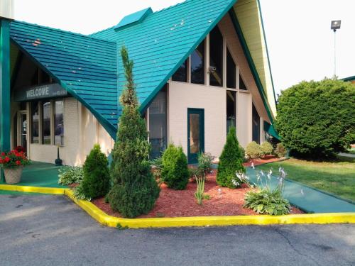 Budgetel Inn & Suites Hotel - photo 5