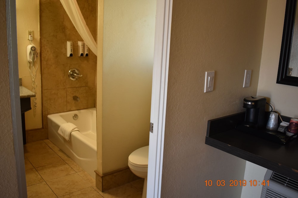 Rockview Inn and Suites - photo 20