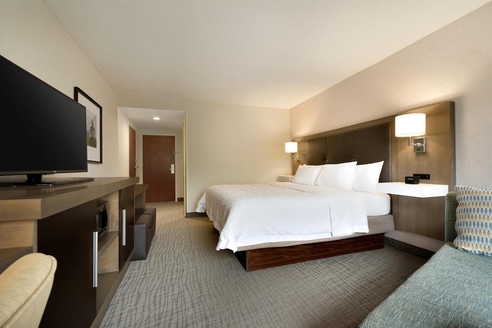 Hampton Inn & Suites Newport Middletown - photo 31