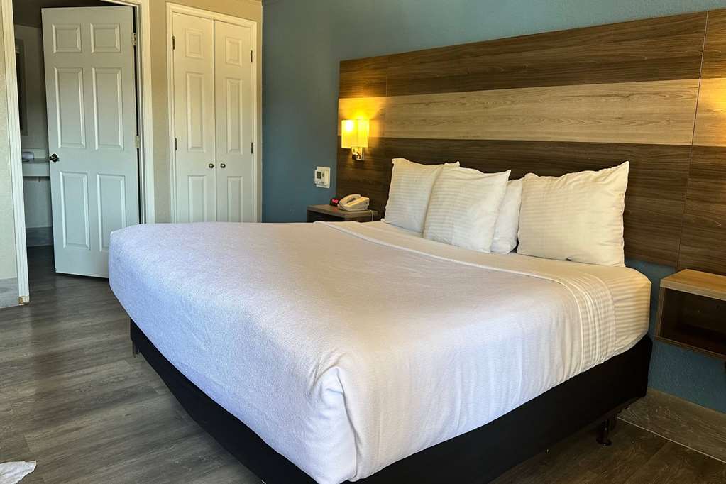 Days Inn by Wyndham San Diego Vista — hotel in Vista