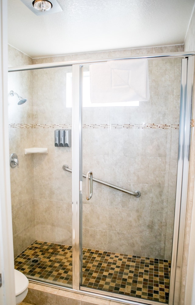 Sea Otter Inn - photo 20