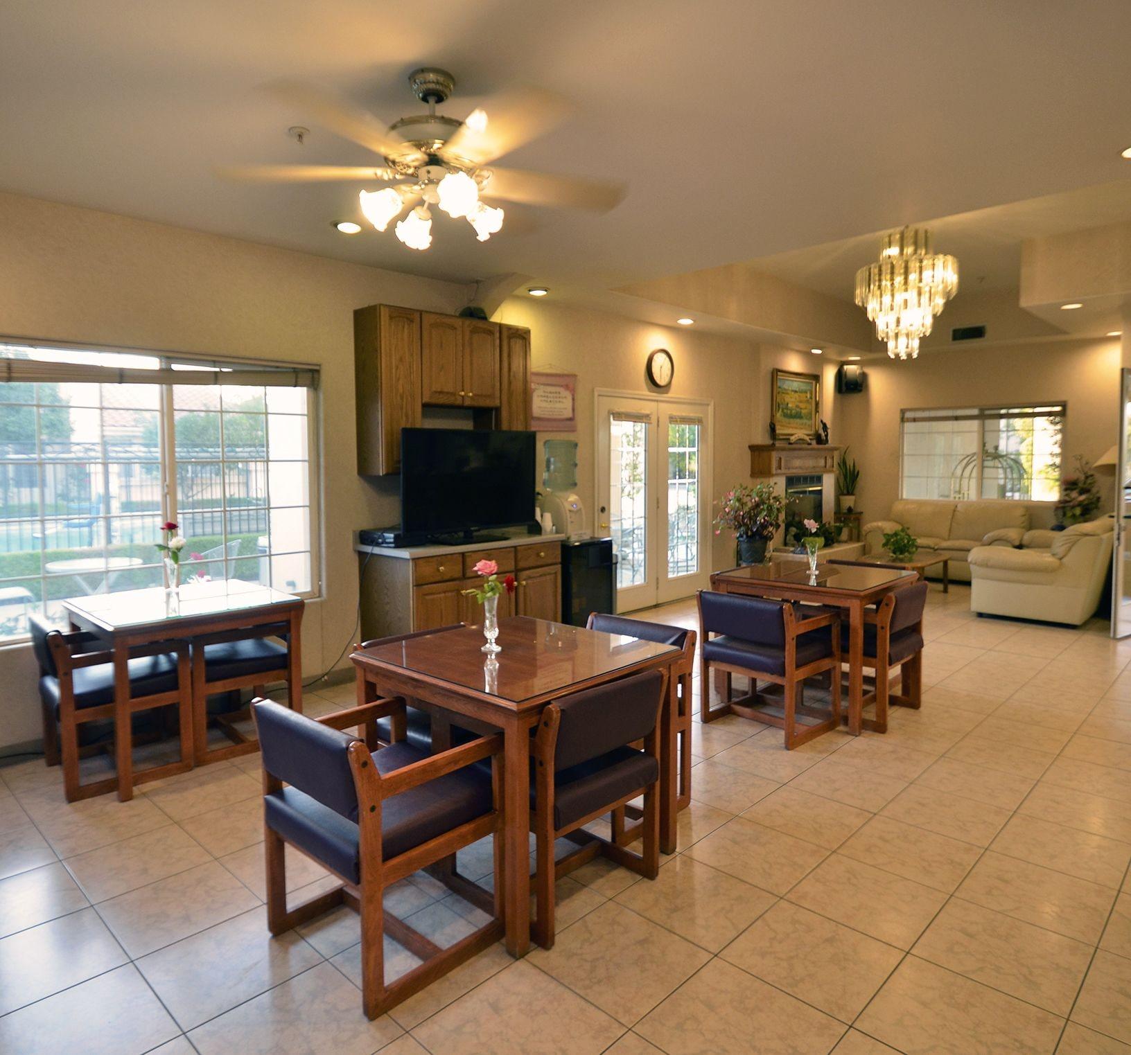 Garden Inn and Suites Fresno - photo 19