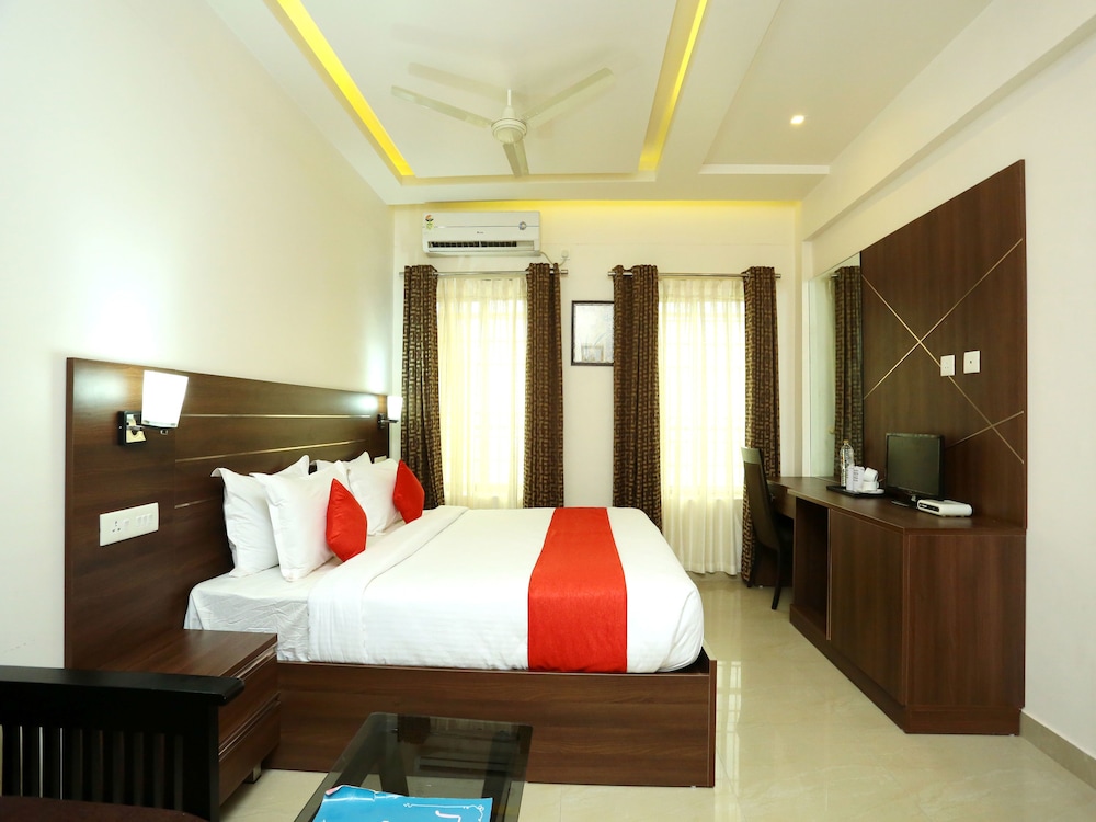 OYO 16812 Hotel Padippurayil