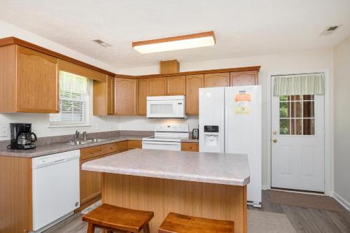 A Lucky Break by Oak Island Accommodations - photo 15