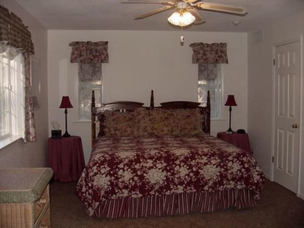 Apple Blossom Inn - photo 33