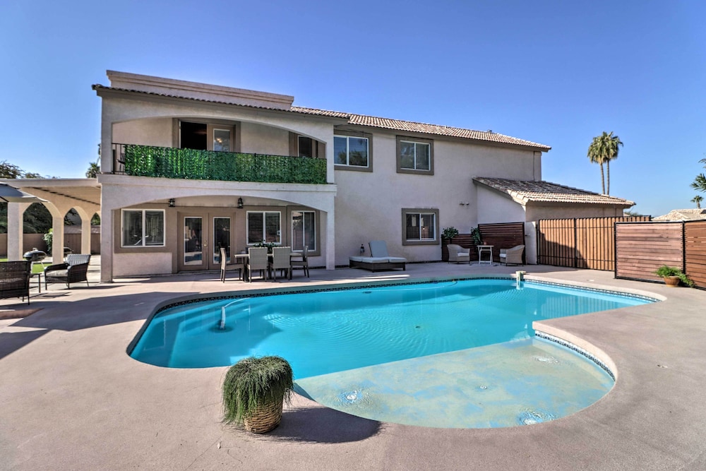 Lavish Family Escape w Game Room in Avondale — hotel in Avondale