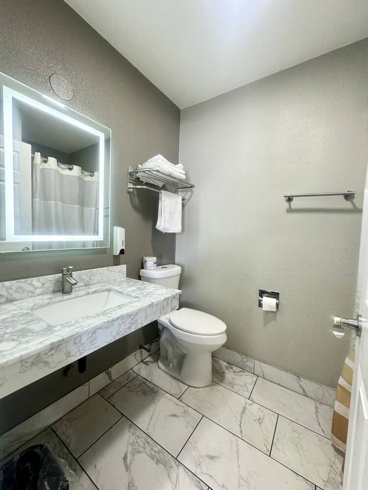 Villa Court Inn Oroville - photo 10