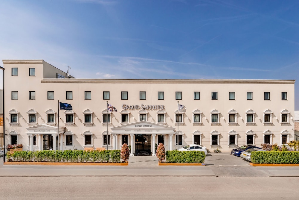 Grand Sapphire Hotel & Banqueting - carbon neutral hotel in Croydon