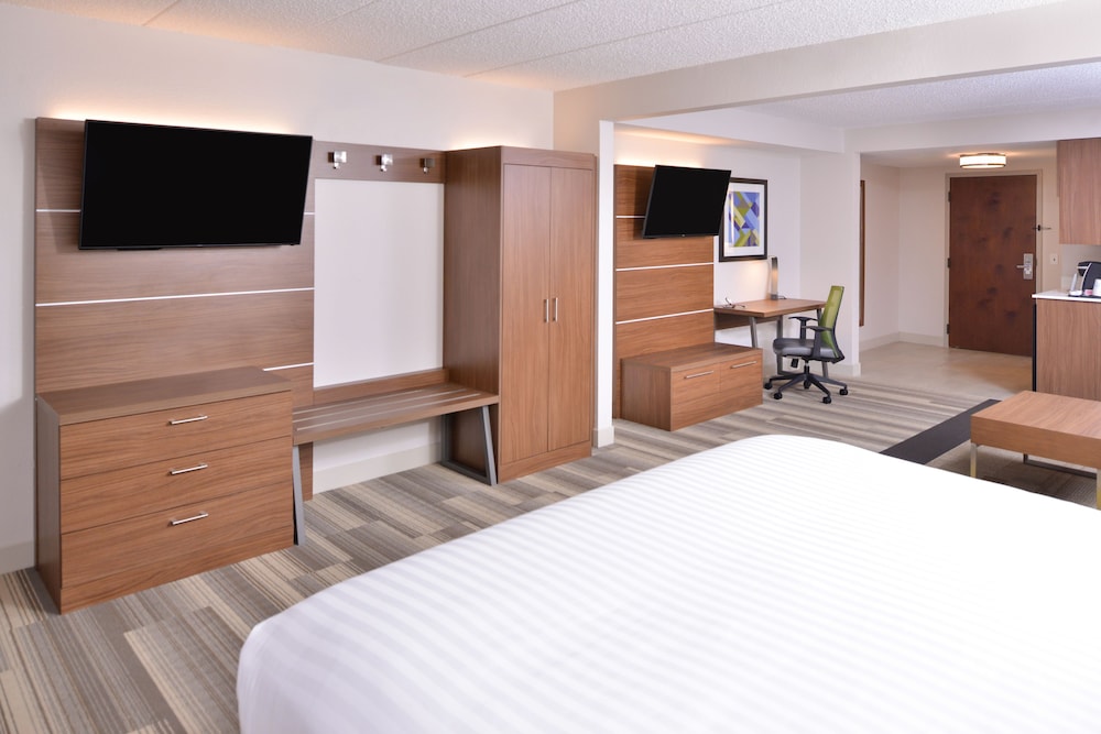 Holiday Inn Express & Suites Indianapolis Dtn Conv Ctr Area by IHG - photo 29