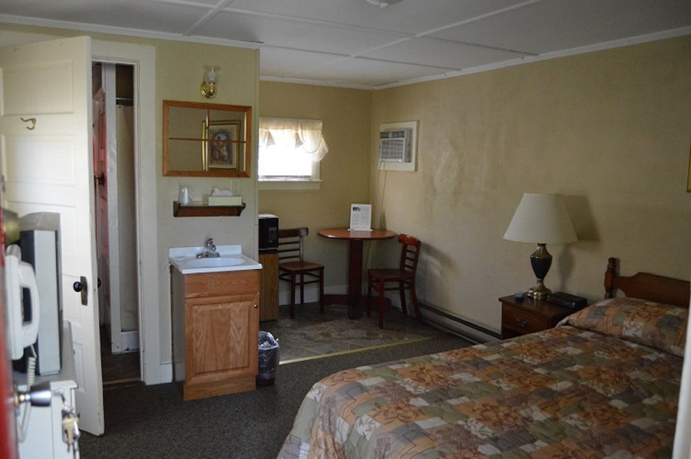 Kennebunk Gallery Motel & Cottages - photo 8