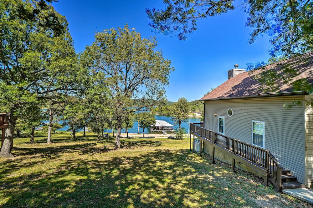 Lakeside Reeds Spring Home W Pool Access And Deck 17406994 — Shell Knob