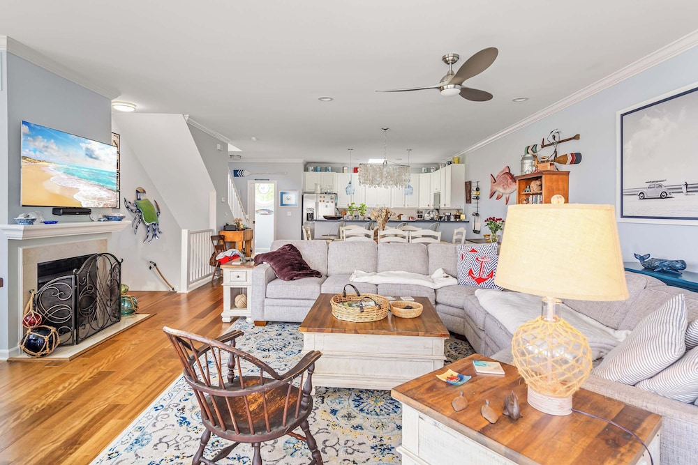 Whale of a Time Waterfront Stay for 10 With Resort style Amenities — hotel in Selbyville