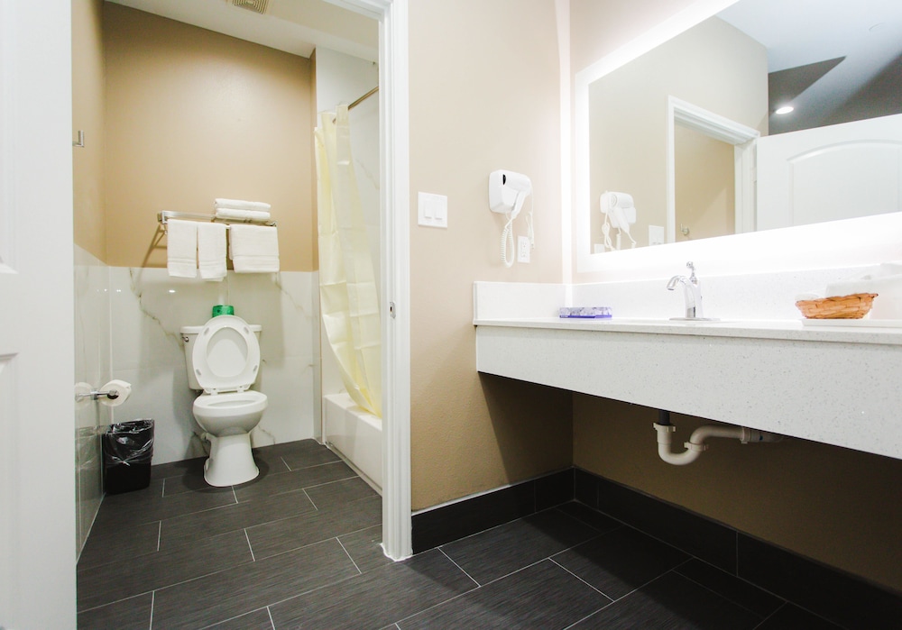 Budget Host Inn and Suites - photo 24