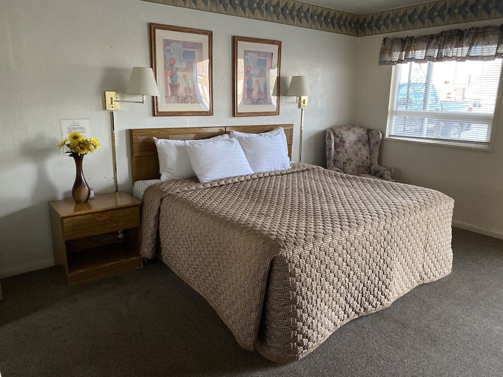 Rainbow Inn & Cottages - photo 16