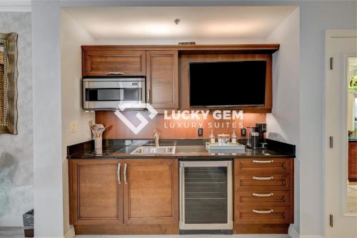 Lucky Gem Penthouse & Luxury Suites at Signature Resort Strip View 509
